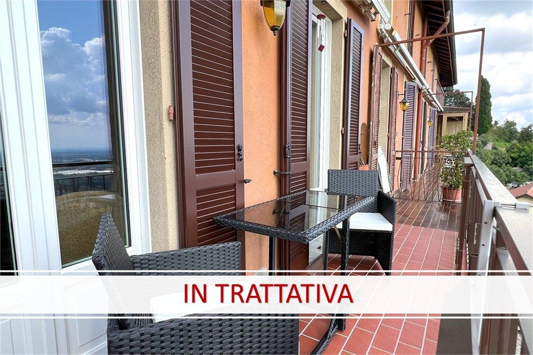 TRILOCALE PANORAMICO NEL CENTRO STORICO CON DUE POSTI AUTO E CANTINA