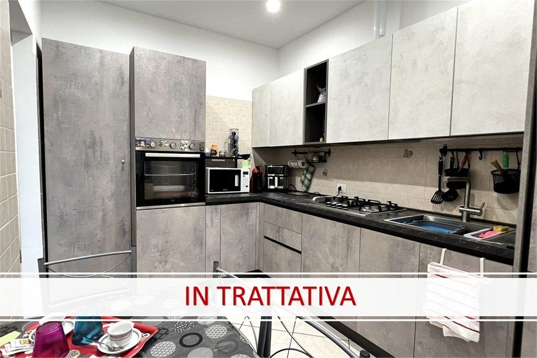 APPARTAMENTO QUADRILOCALE RISTRUTTURATO, PARZIALMENTE ARREDATO CON BOX DOPPIO