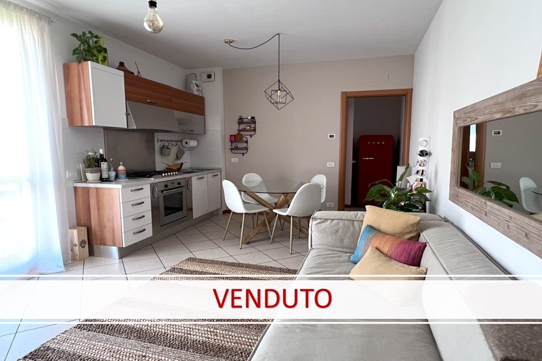 GRAZIOSO APPARTAMENTO CON BALCONE COMPLETO DI BOX